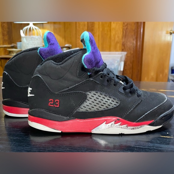 Jordan Kids Black and Red Sneakers with Purple Accents - Picture 4 of 7